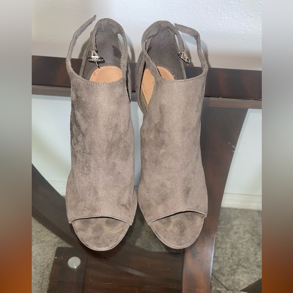 Christian Siriano- Women’s Open-Toe Suede Peep-Toe Slingback Heels - Gray - Picture 7 of 11